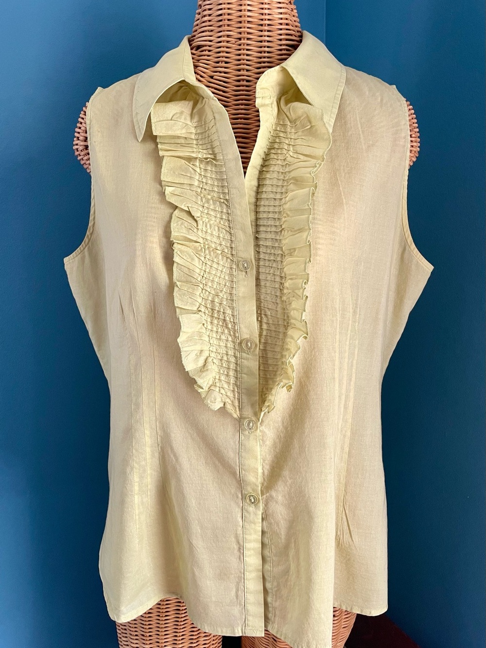 Oscar Sleeveless Ruffle Front Cotton Top Greenish Yellow Size XL Button Front